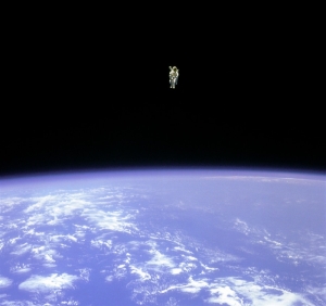 BRUCE-MCCANDLESS-SPACE-WALK-cropped & resized